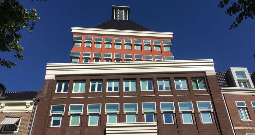 Foto voorkant provinciehuis Leeuwarden